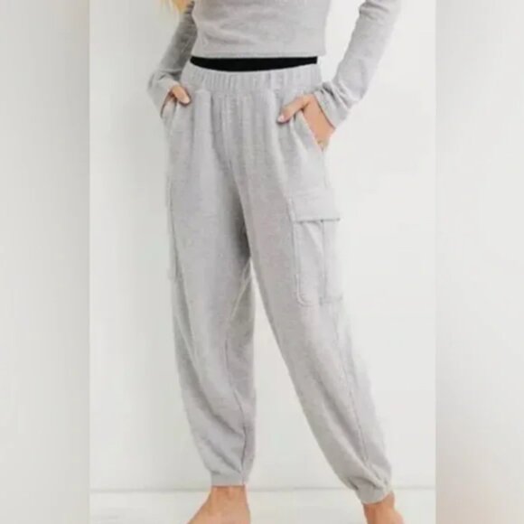Aerie Traveler Waffle Cargo Jogger Size Medium - Picture 1 of 11